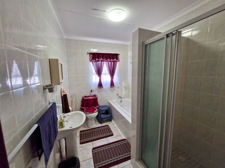 3 Bedroom Property for Sale in Fraaiuitsig Western Cape